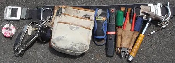 電気工事士の腰道具の写真